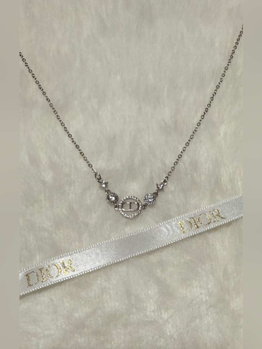 Stunning Necklace in Silvertone